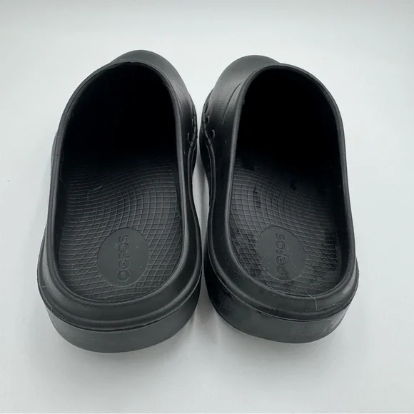Oofos recovery clogs. Men’s 7 Women’s 9 Eau 40. - Picture 4 of 7